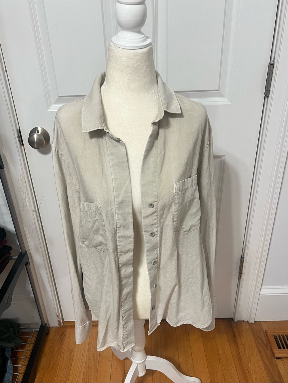 Button-Up Shirt - Classic Long Sleeve